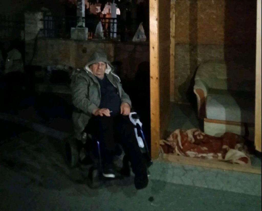 Σ.Κασσελάκης: «Πέταξαν ξανά έξω από το σπίτι του 82χρονο με αναπηρία – Ιδού η κοινωνική πολιτική της ΝΔ που χρωστάει 400 εκατ.»