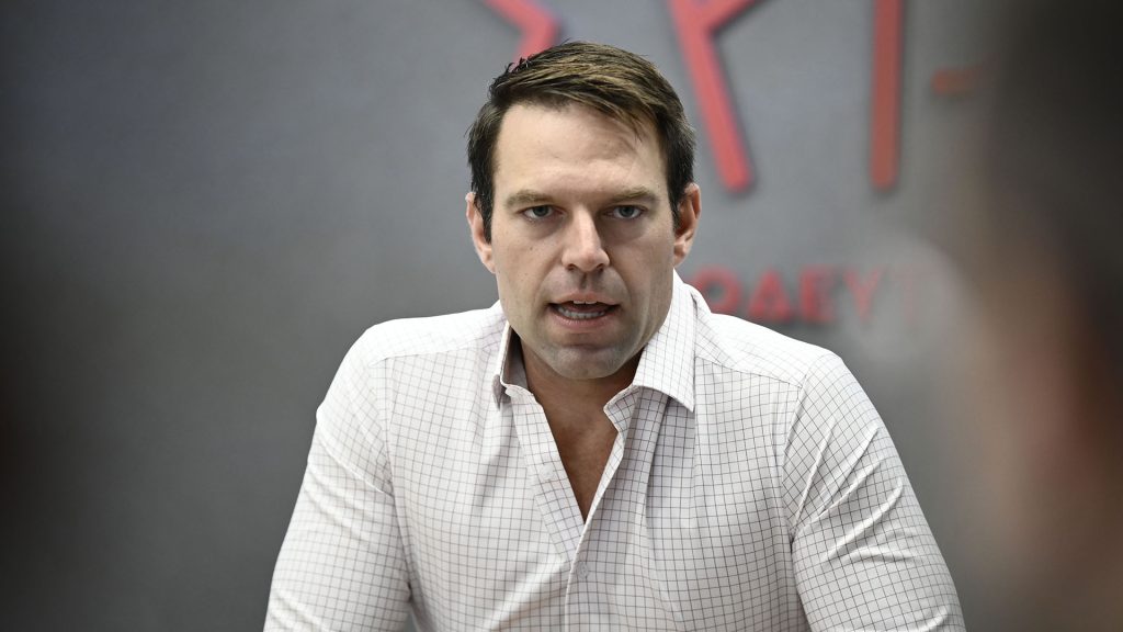 Γερμανικός Τύπος: «Ο Σ.Κασσελάκης είναι η αιτία της διάλυσης του ΣΥΡΙΖΑ – Χοντροκομμένος ο τρόπος διοίκησής του»