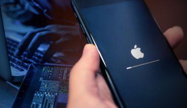 Παγκόσμια μόδα το Predator: Επιβεβαιώνει και η Apple τις παρακολουθήσεις μέσω ειδοποιήσεων