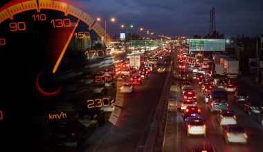 Αλλάζουν τα όρια ταχύτητας στους δρόμους για την… «κλιματική αλλαγή»: Ποια θα είναι τα νέα όρια