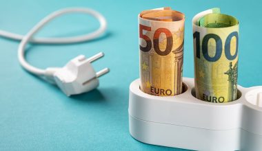 Εξίσωση για… δυνατούς λύτες τα νέα τιμολόγια ρεύματος – Πράσινο, μπλε, κίτρινο ή πορτοκαλί να επιλέξουμε τελικά;