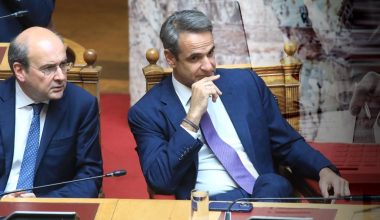 Πώς η κυβέρνηση «επικήρυξε» επισήμως ως φοροφυγάδες τους ελεύθερους επαγγελματίες και μετέτρεψε τους πολίτες σε «bounty hunters»
