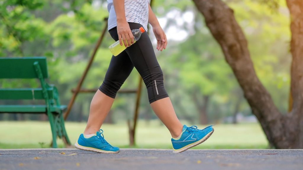 Εσύ πηγαίνεις για περπάτημα μετά το φαγητό; – Δες ποια είναι τα οφέλη για την υγεία σου