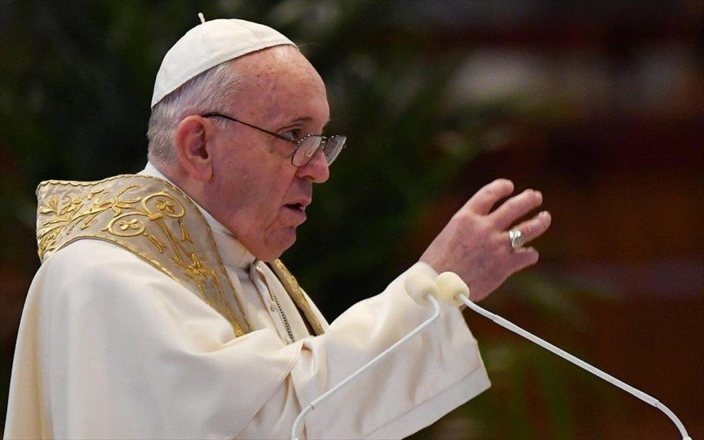 Πάπας Φραγκίσκος: Έδωσε την συγκατάθεσή του στο να μπορούν οι καθολικοί ιερείς να ευλογούν τα ομόφυλα ζευγάρια