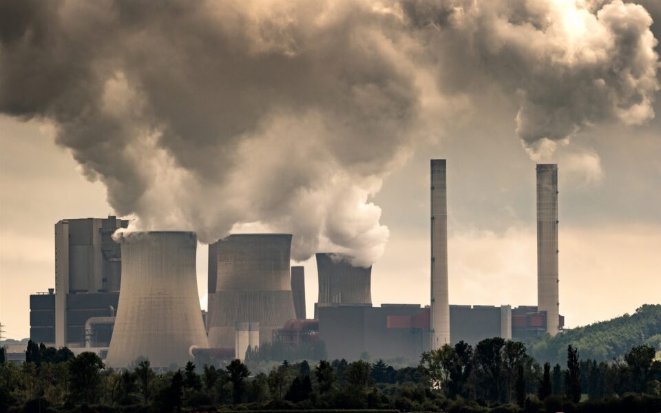 Ιστορικό χαμηλό της Γερμανίας στις εκπομπές αερίων αλλά λόγω μείωσης της βιομηχανικής παραγωγής