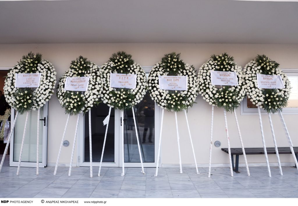Χάρης Κωστόπουλος: Αυτή την ώρα στη Γλυφάδα η κηδεία του (φωτο)