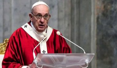 Στο πλευρό των οινοπαραγωγών ο Πάπας Φραγκίσκος: Το κρασί είναι πραγματική πηγή χαράς και δώρο Θεού