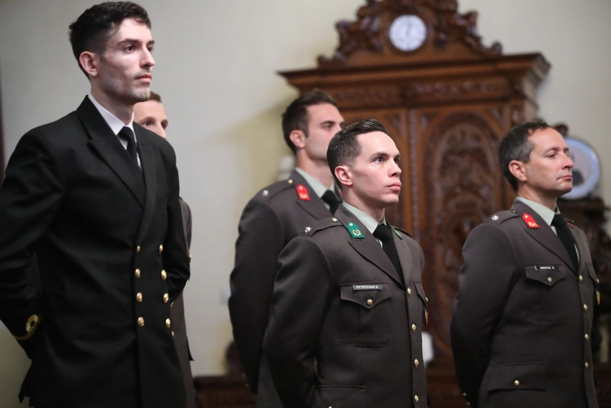 ΓΕΕΘΑ: Λ.Πετρούνιας, Μ.Τεντόγλου και άλλοι Ολυμπιονίκες με στρατιωτικά στην ορκωμοσία των έφεδρων αξιωματικών (φώτο)