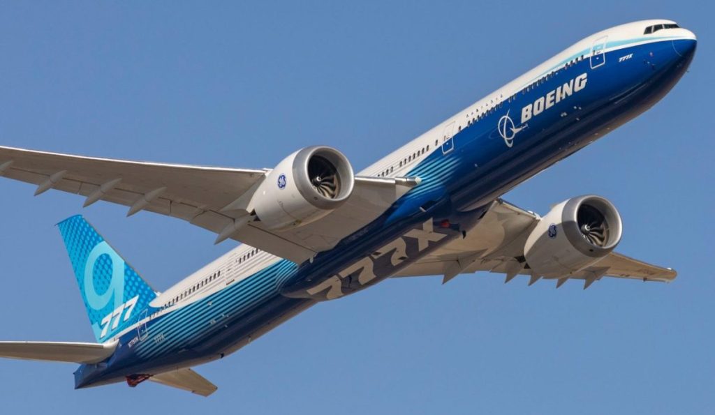 Βοστώνη: Boeing 777 έκανε αναγκαστική προσγείωση λόγω ρωγμής σε παράθυρο του πιλοτηρίου