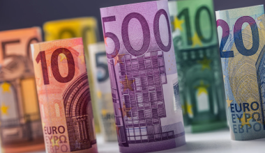 «Τέλος» οι συναλλαγές με μετρητά για ποσά άνω των 500 ευρώ – Ποια τα πρόστιμα