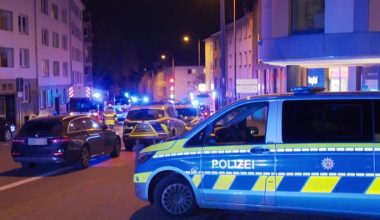Γερμανία: 65χρονη κρατά τουλάχιστον 15 ομήρους σε νοσοκομείο του Άαχεν (βίντεο)