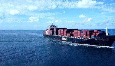 Πλοίο μεταφοράς εμπορευματοκιβωτίων δέχτηκε επίθεση στα ανοιχτά της Υεμένης – «Xτυπήθηκε και εξέπεμψε σήμα κινδύνου»
