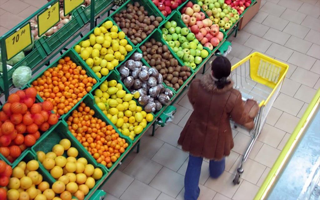 Για ποιο λόγο τα σούπερ μάρκετ βάζουν τα μαναβικά δίπλα στην είσοδο; (βίντεο)