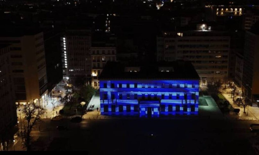 Το βίντεο του δήμου Αθηναίων με την φωταγώγηση του δημαρχείου για την 25η Μαρτίου
