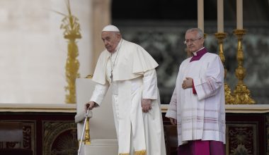 Βατικανό: Προβλήματα υγείας για τον Πάπα – Χωρίς την παρουσία του η λειτουργία της Μ.Παρασκευής των καθολικών