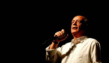 «Λαδάδικα»: Ο τολμηρός στίχος που κόπηκε από το θρυλικό τραγούδι του Δ.Μητροπάνου