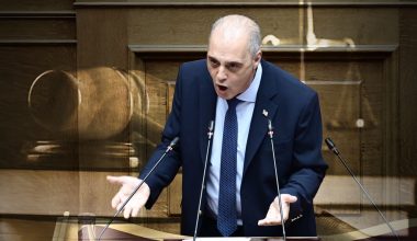 Βουλή: Αποφασίστηκε η άρση ασυλίας του Κ.Βελόπουλου – Θα δικαστεί από τακτικό δικαστήριο
