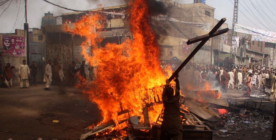 Βίντεο: Λεηλασίες και βασανισμοί κατά χριστιανών στο Πακιστάν – Η Δύση σιωπά