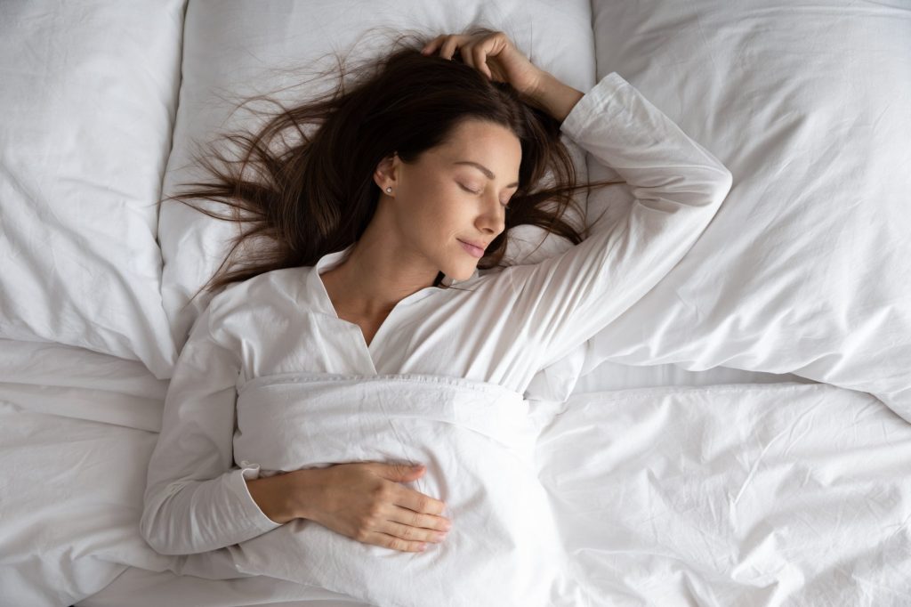 Πόσες ώρες ύπνου χρειαζόμαστε πραγματικά για να είμαστε ξεκούραστοι;