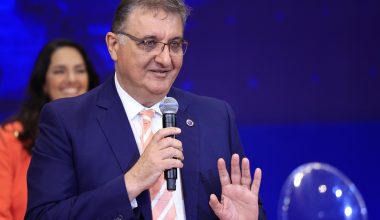 Α.Εξαδάκτυλος: 20% λιγότερες πιθανότητες να παρουσιάσουν καρκίνο μαστού έχουν οι γυναίκες με ενθέματα στήθους