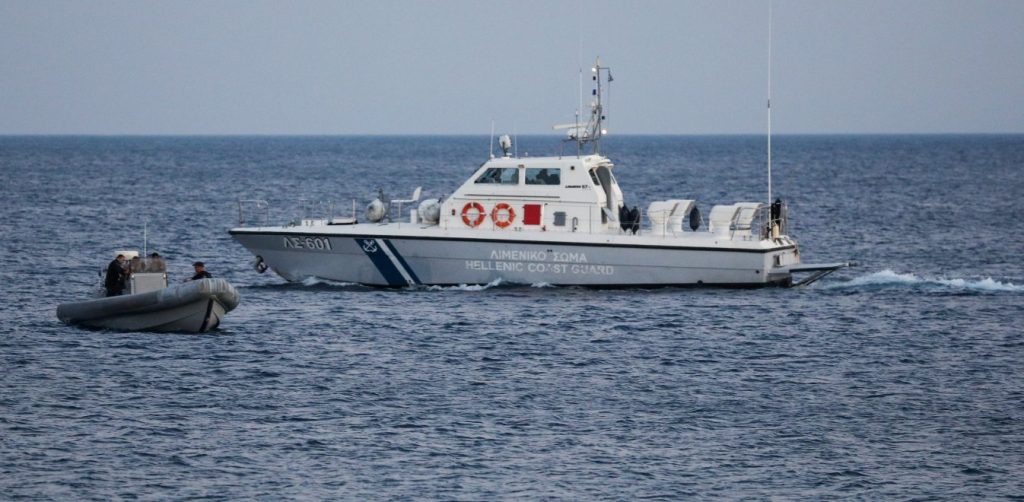 Λευκάδα: Στις φλόγες τυλίχτηκε σκάφος με επτά επιβαίνοντες
