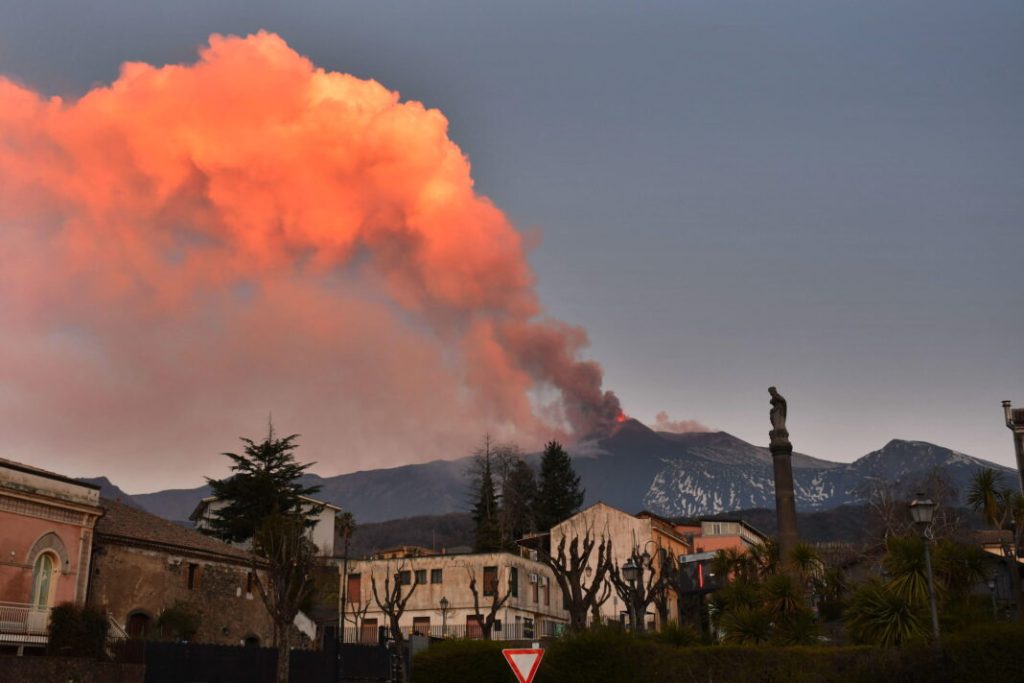 Ιταλία: Εκτός λειτουργίας το αεροδρόμιο της Κατάνιας λόγω ηφαιστειακής τέφρας από την Αίτνα