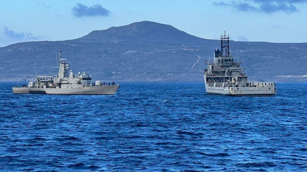 De facto αναγνώριση της «τουρκικής» υφαλοκρηπίδας από την κυβέρνηση Μητσοτάκη: Απέσυρε το πλοίο υπό την απειλή του τουρκικού Στόλου