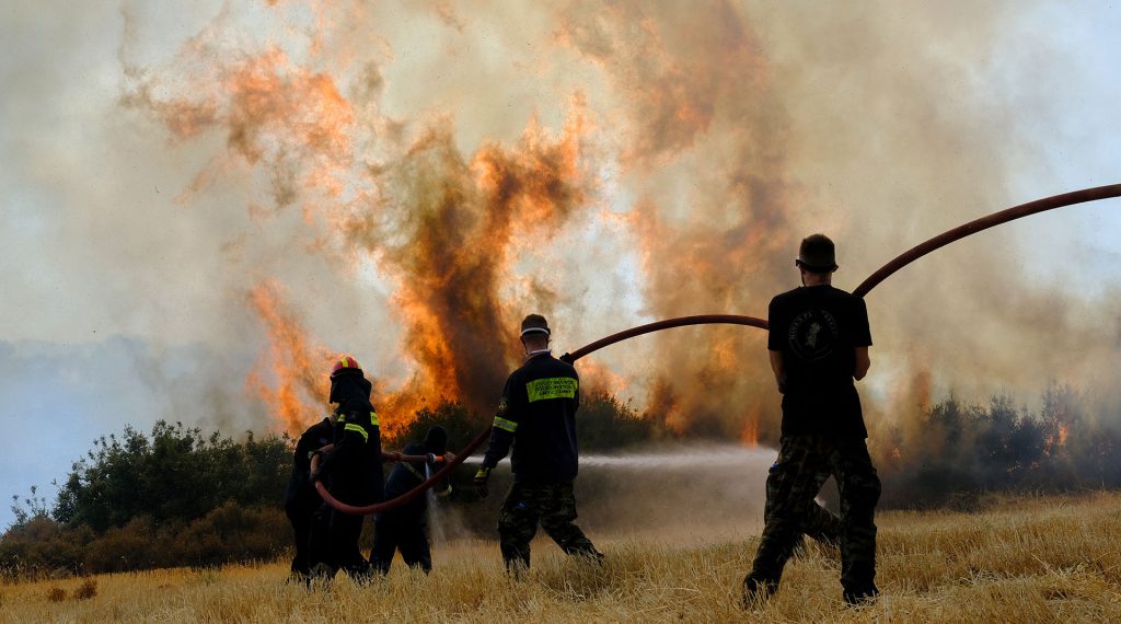 Φωτιά σε αγροτοδασική έκταση στα Χανιά – Εκκενώνονται οικισμοί (βίντεο)