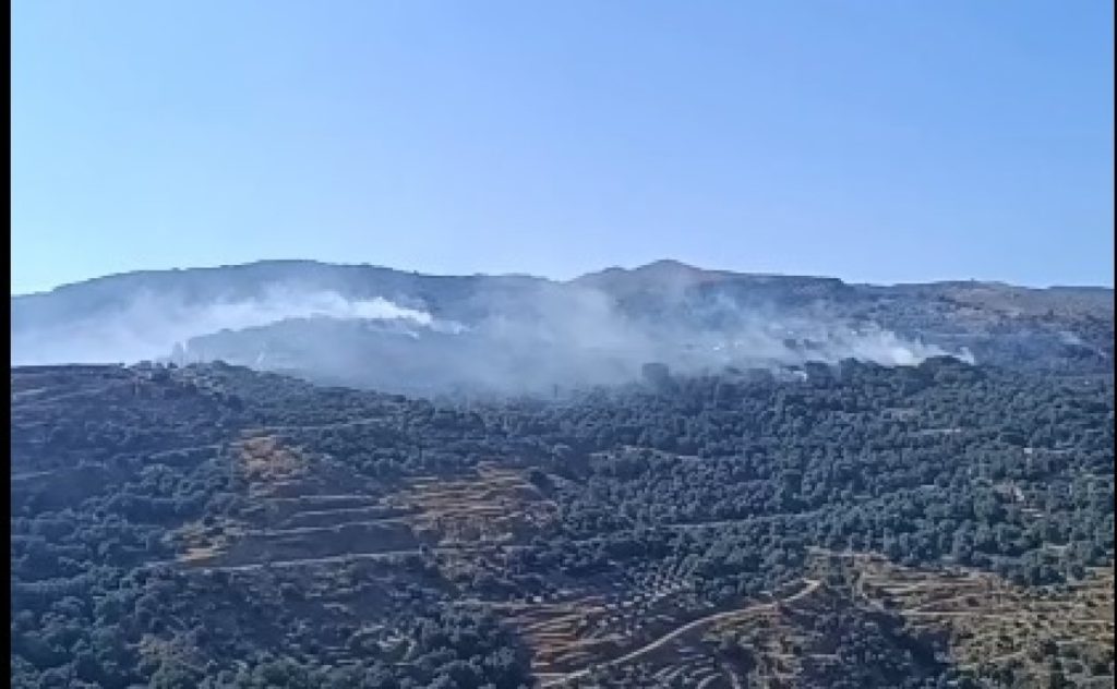 Κρήτη: Μεγάλη φωτιά μετά από τροχαίο στα Χανιά (βίντεο)