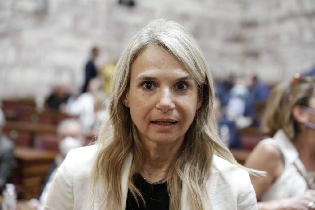 Η Μιλένα Αποστολάκη αποσύρθηκε από την κούρσα για την ηγεσία του ΠΑΣΟΚ: «Να είμαι μέρος της λύσης, όχι της κρίσης»