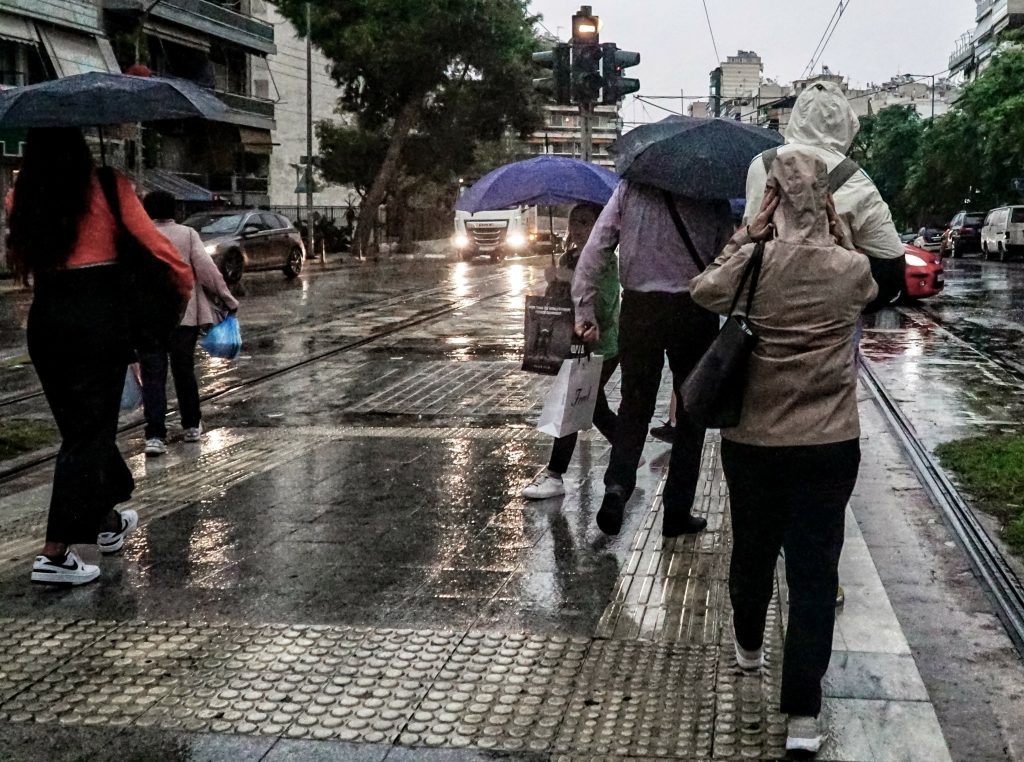 Η ΕΜΥ επικαιροποίησε το έκτακτο δελτίο επιδείνωσης του καιρού – Ισχυρές βροχές, καταιγίδες και μπουρίνια τις επόμενες ώρες