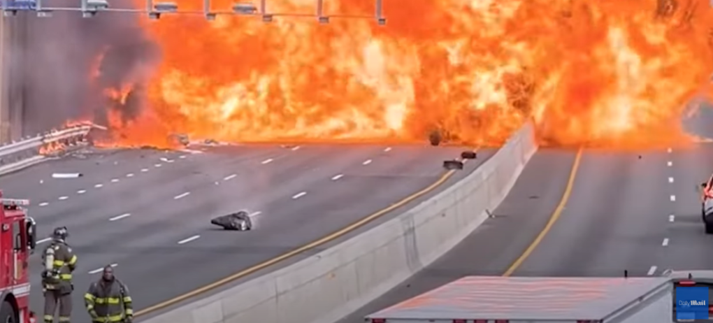 New Jersey: Τροχαίο δυστύχημα – Φορτηγό με χημικά εξερράγη στον αυτοκινητόδρομο (βίντεο)