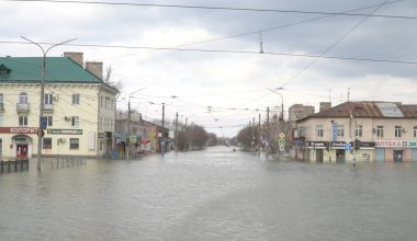 Ρωσία: Κατάρρευση φράγματος λόγω σφοδρής βροχόπτωσης – Η περιοχή έχει κηρυχθεί σε κατάσταση έκτακτης ανάγκης