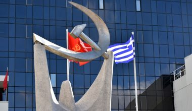 ΚΚΕ για την κυβερνητική σύσκεψη για την φωτιά στην Αττική: «Φιέστα με σχέδια πάνω στα καμένα»