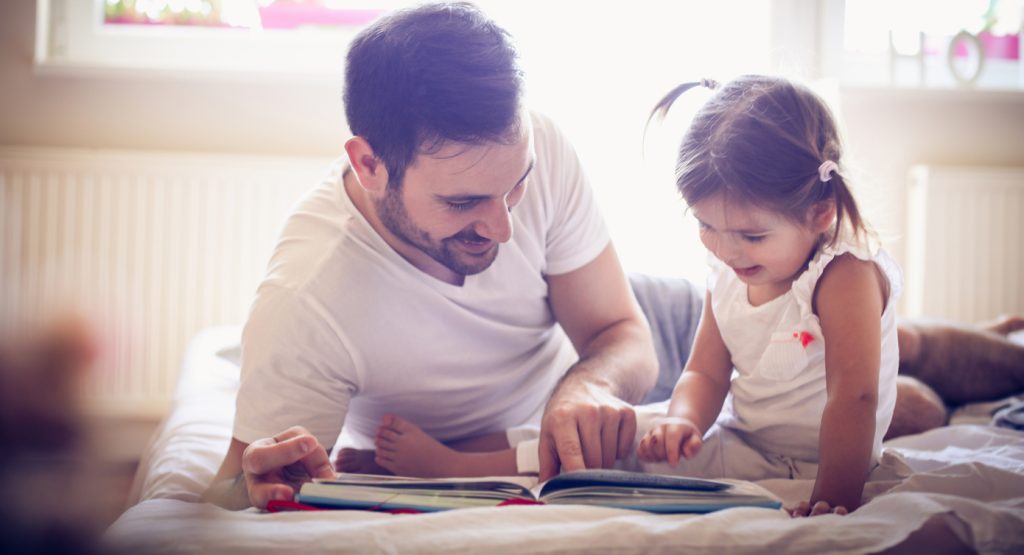 Νέα έρευνα: Οι millennial μπαμπάδες περνούν περισσότερο χρόνο με τα παιδιά τους σε σύγκριση με τις προηγούμενες γενιές