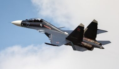 Στρατηγικά βομβαρδιστικά Su-22M3 σε αποστολές προσβολής αεροπλανοφόρων με συνοδεία Su-30SM και Su-27 (βίντεο)