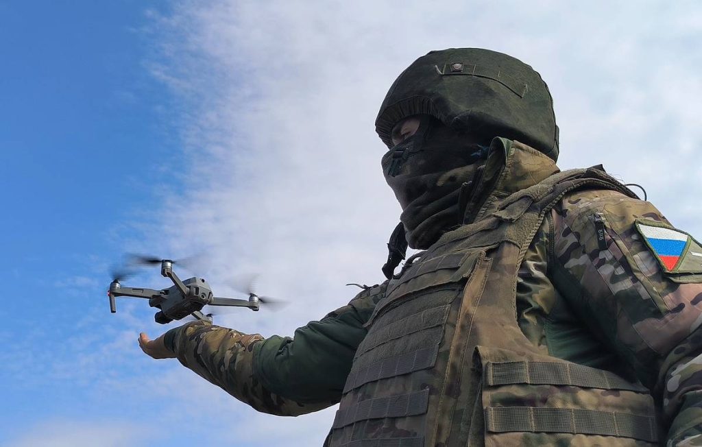 Ολοένα και περισσότερα FPV drones στη «φαρέτρα» του ρωσικού στρατού (βίντεο)