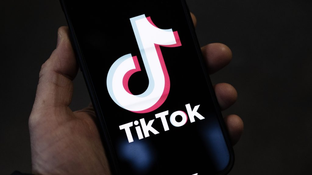 Ο Ε.Ράμα ανακοίνωσε πώς κλείνει το TikTok στην Αλβανία για ένα χρόνο – «Είναι ο κακοποιός της γειτονιάς»