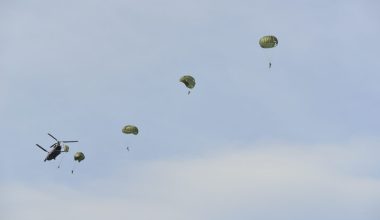 ΣΧΑΛ: Εντυπωσιακά στιγμιότυπα από το Σχολείο Βασικής Εκπαίδευσης Αλεξιπτωτιστή (φωτό)