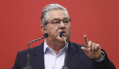 Δ.Κουτσούμπας για έγκλημα στα Τέμπη: «Θα συνεχίσουμε τον αγώνα μέχρι να τιμωρηθούν όλοι οι ένοχοι»