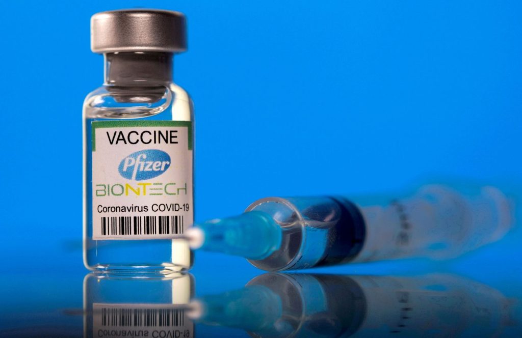 Pfizer: «Θα σας βγάλουμε νοκ άουτ» – Η διαφήμιση που θα παίξει στον τελικό του Σούπερ Μπόουλ