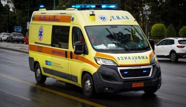 Θανατηφόρο τροχαίο στα Άνω Λιόσια: Αυτοκίνητο καρφώθηκε σε δέντρο – Ένας άνδρας νεκρός