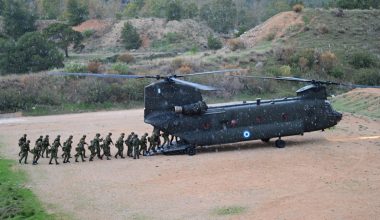 Χειμερινή εκπαίδευση στα χιόνια – Εντυπωσιακές φωτογραφίες και βίντεο από την Στρατιωτική Σχολή Ευελπίδων