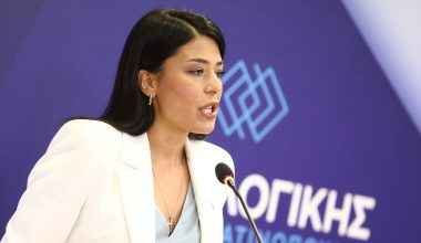 Α.Λατινοπούλου για τα επεισόδια στο Σύνταγμα: «Ξέρουμε πολύ καλά τι γίνεται με αυτά τα καλόπαιδα»