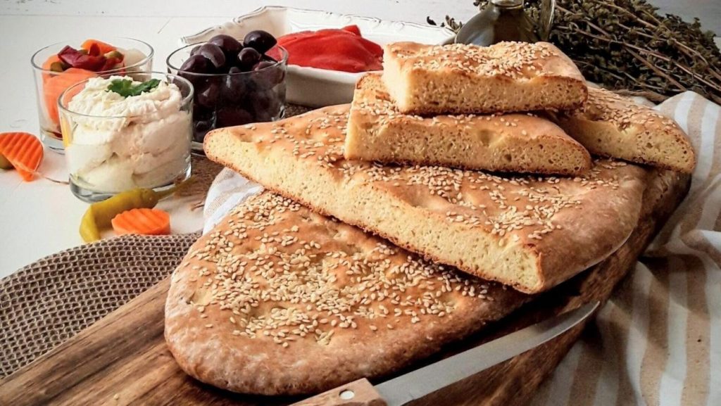 «Χρυσό» το τραπέζι για την Καθαρά Δευτέρα – Ποια εδέσματα μοιάζουν απροσέγγιστα στην τσέπη του μέσου καταναλωτή