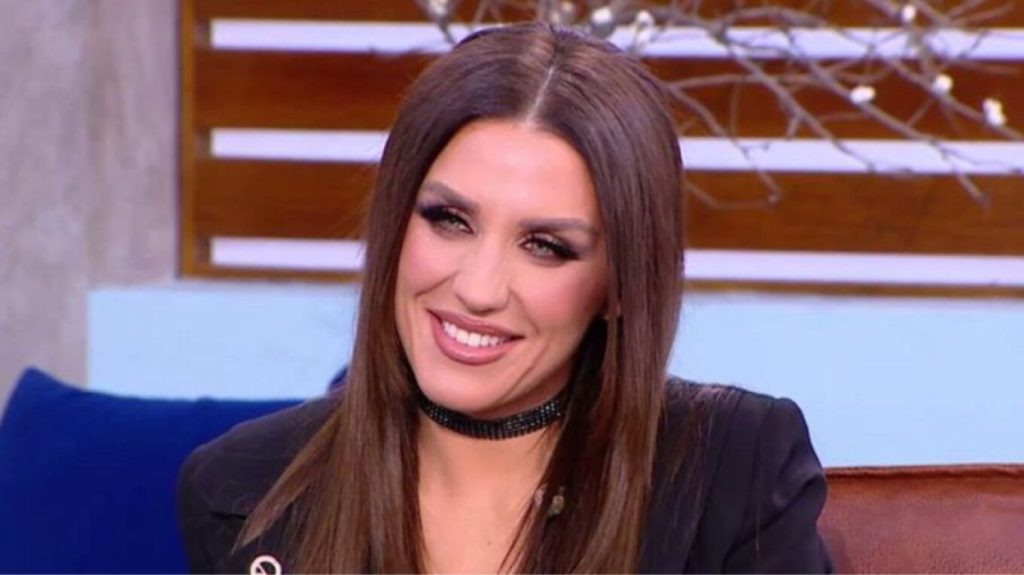 Ιουλία Καλλιμάνη: «Δέχομαι περισσότερο φλερτ από τις γυναίκες παρά από τους άνδρες – Μου στέλνουν συνεχώς δώρα»
