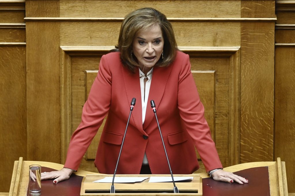 Σφοδρή «σύγκρουση» στη Βουλή μεταξύ των Ν.Μπακογιάννη, Ζ. Κωνσταντοπούλου και Π.Δουδωνή