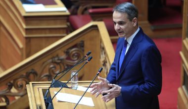 Σε εξέλιξη η ομιλία του Κυριάκου Μητσοτάκη στη Βουλή (live)