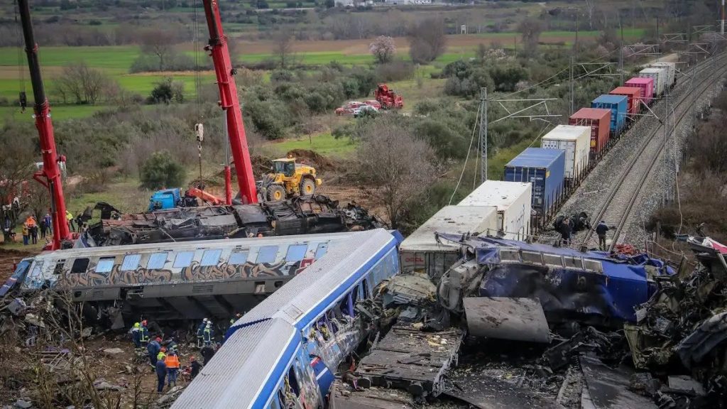 Δημοσκόπηση MRB για Τέμπη: Έγκλημα «βλέπει» το 72,2% – Επτά στους δέκα θέλουν κλείσουν τα τρένα για όσο χρειαστεί