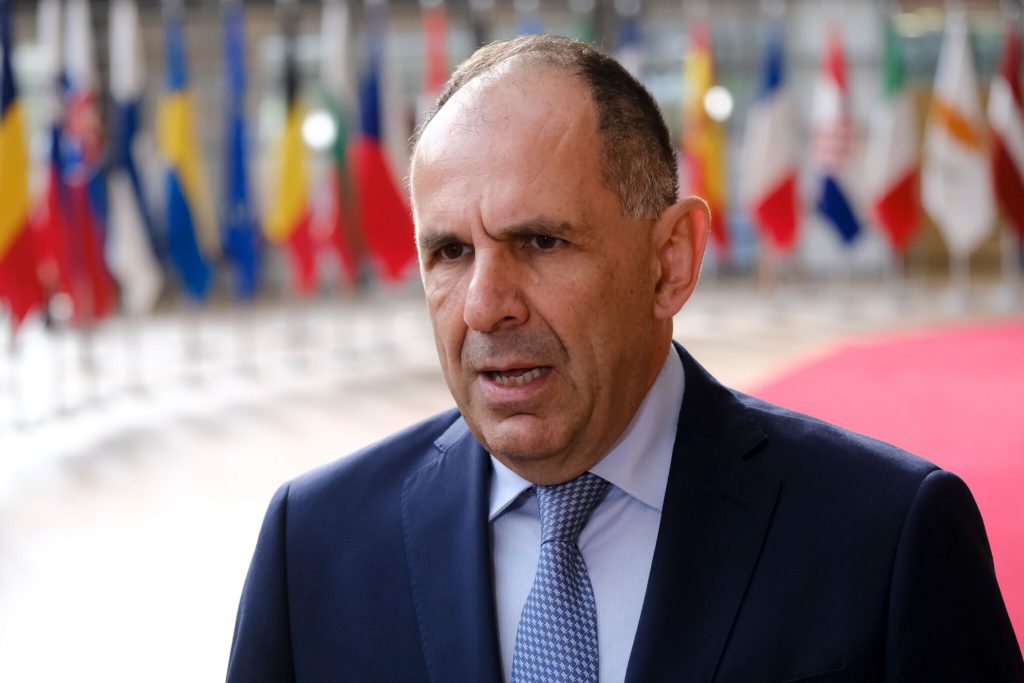 Γ.Γεραπετρίτης στο Fox: Αρνήθηκε να μιλήσει για σφαγές αμάχων στη Συρία – Έκανε  «κήρυγμα» περί «κράτους Δικαίου»
